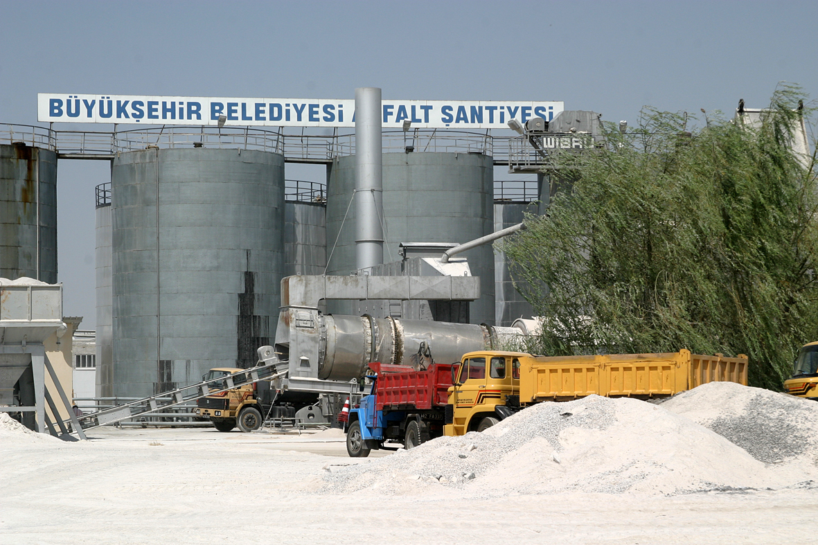 Asfaltta Rekor: Büyükşehir'in 2006 Hedefi 300 Bin Ton