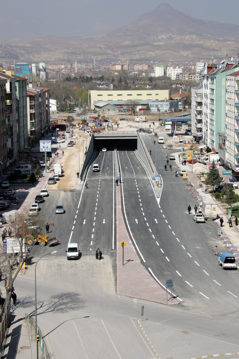 Beyşehir Caddesi Altgeçidi Trafiğe Açıldı