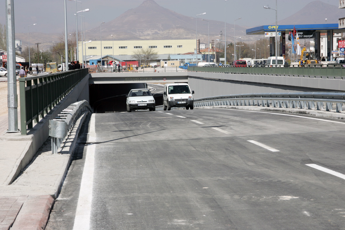 Beyşehir Caddesi Altgeçidi Trafiğe Açıldı