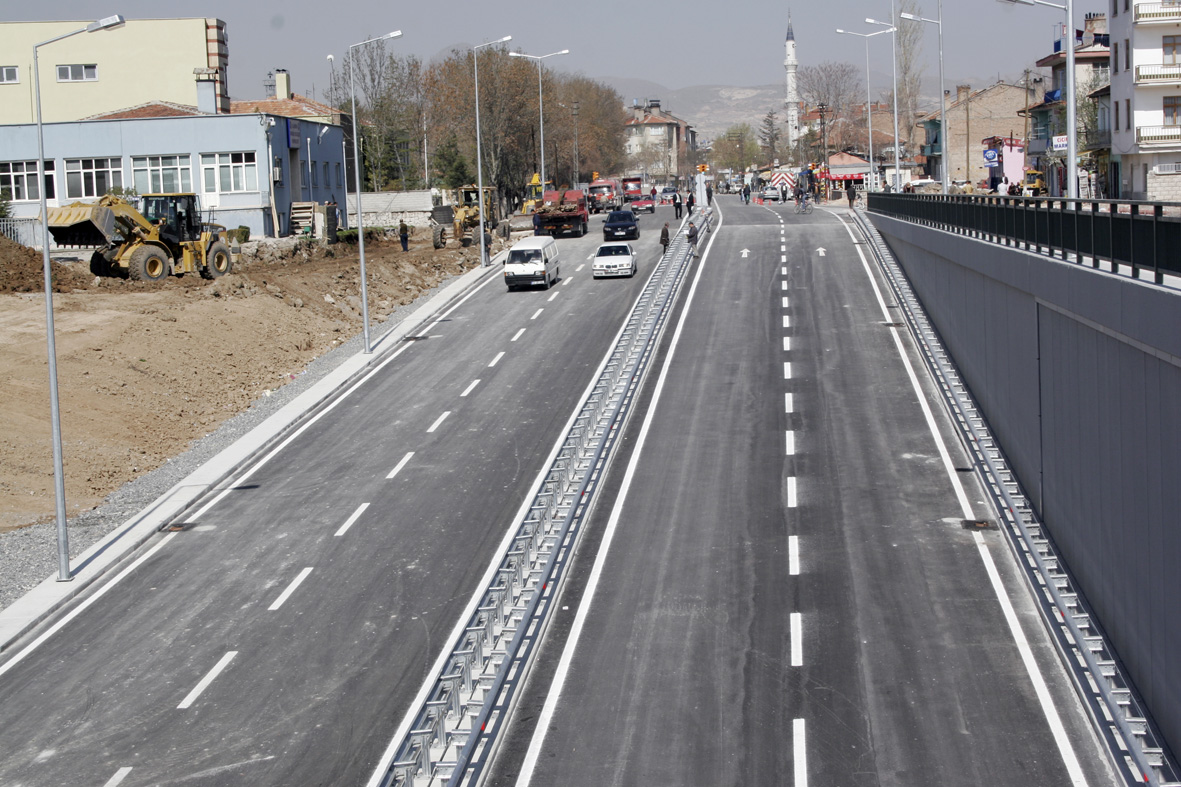 Beyşehir Caddesi Altgeçidi Trafiğe Açıldı