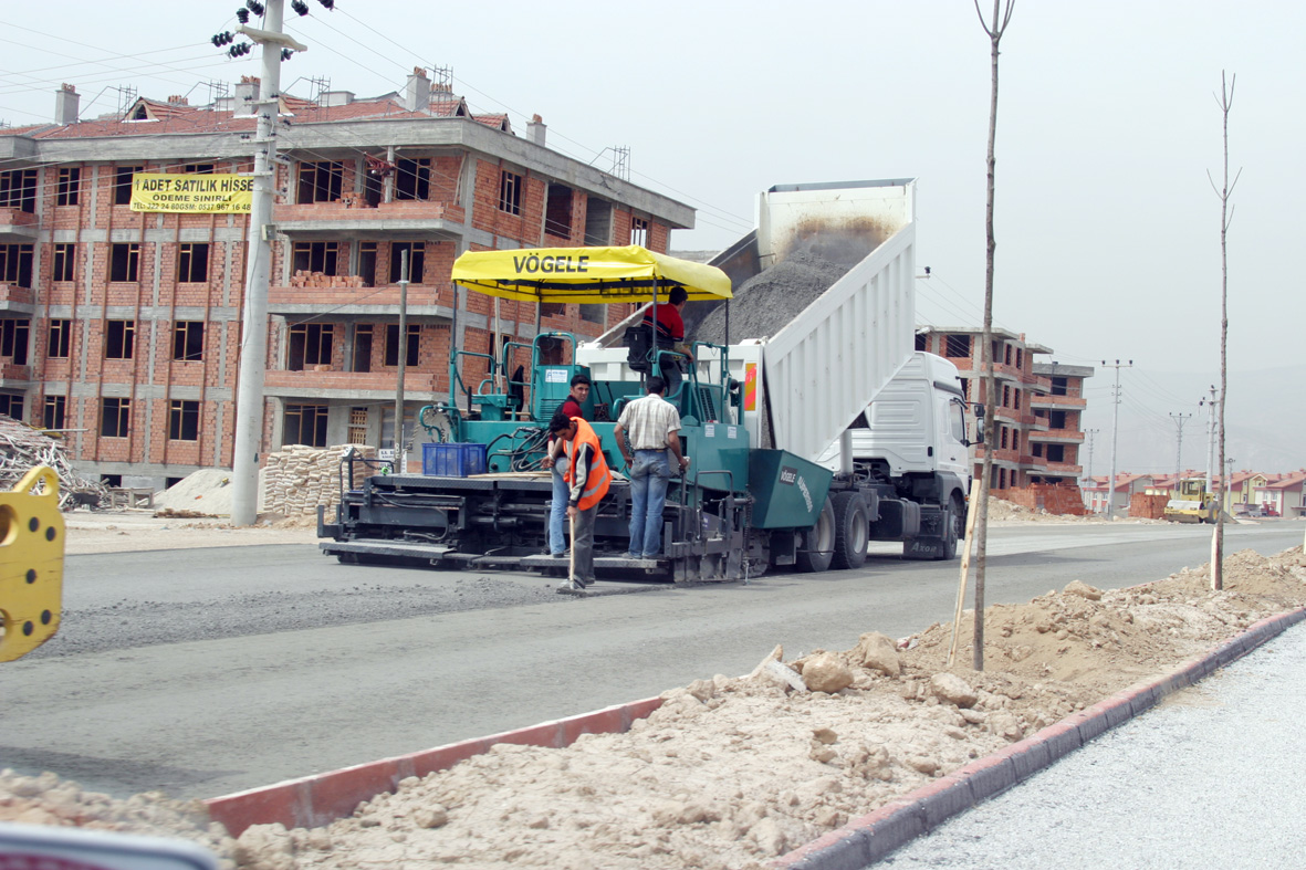 Fırat Caddesi Trafiğe Açıldı