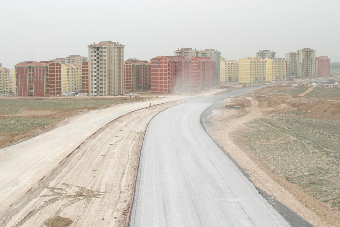 Fırat Caddesi Trafiğe Açıldı