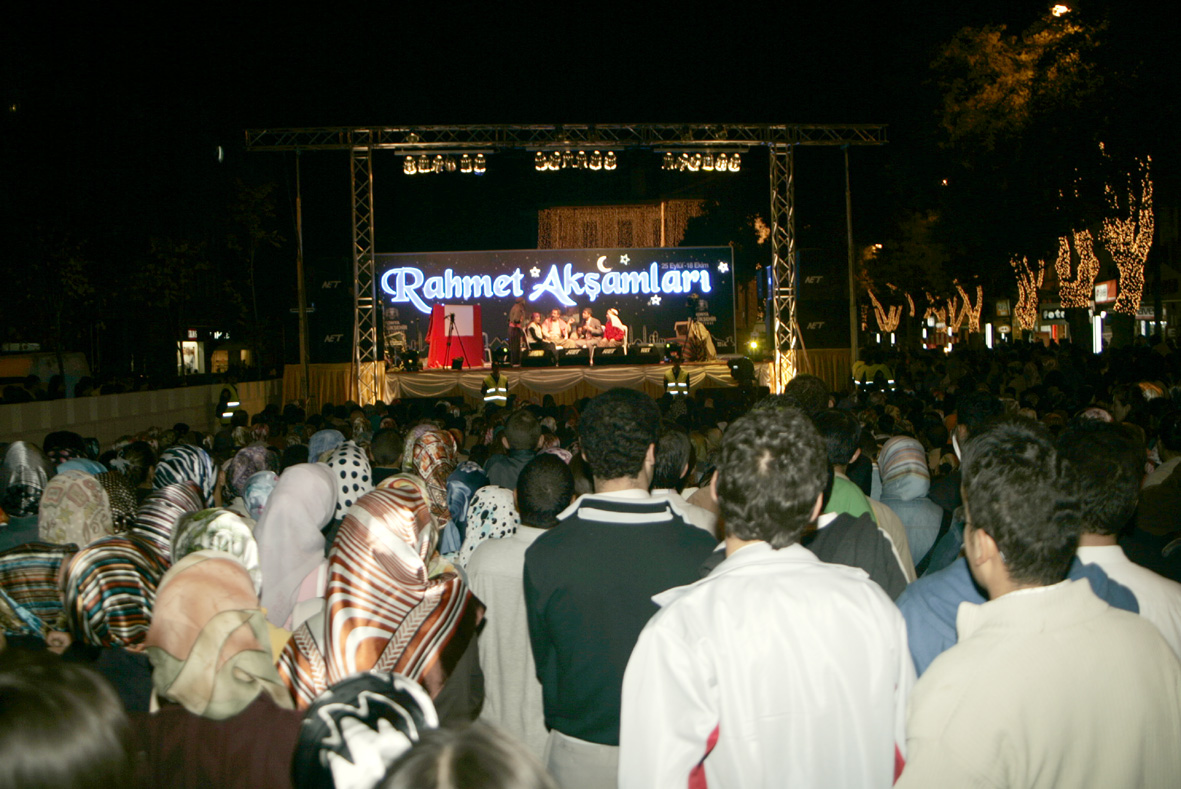 Rahmet Akşamları'na Büyük İlgi-M.Cihat Konseri