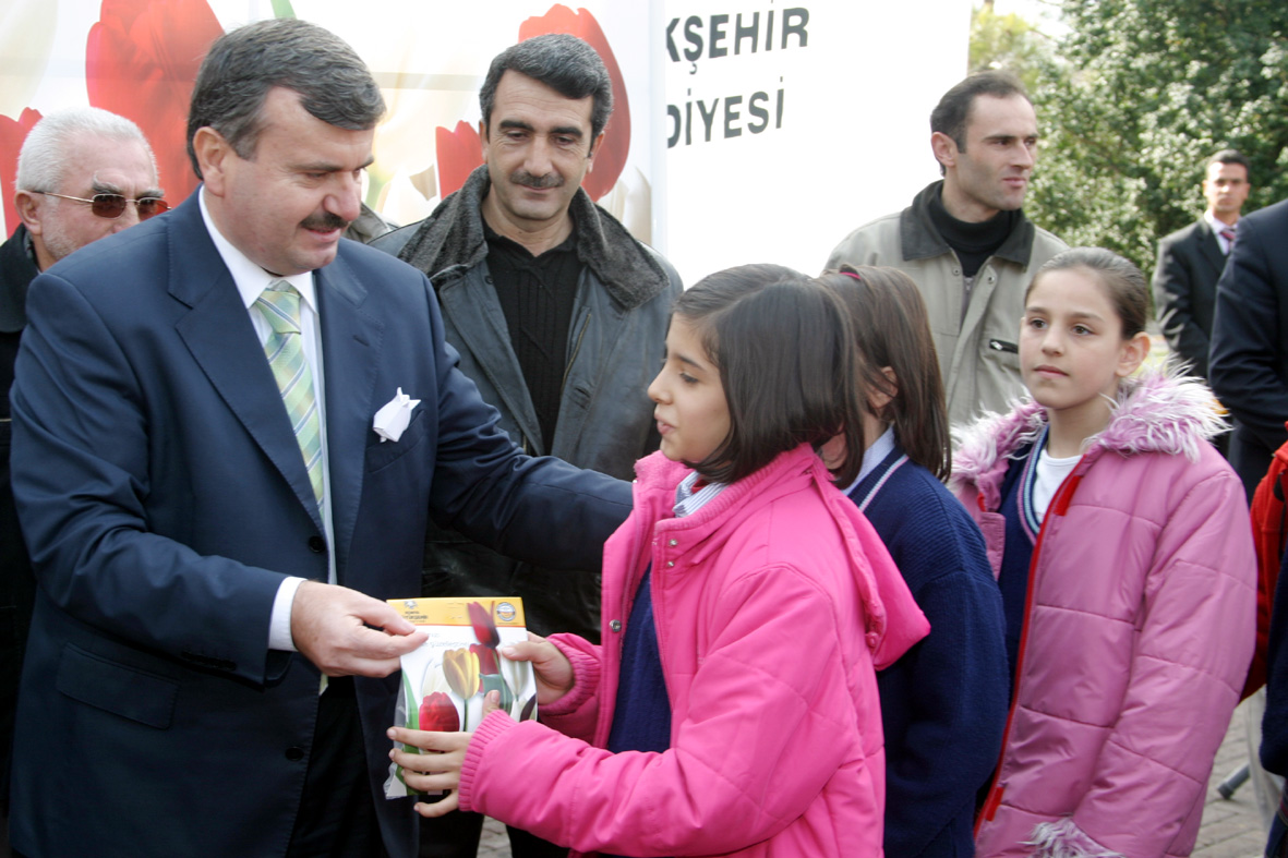 250 Bin Lale Soğanı Dağıtımı Başladı
