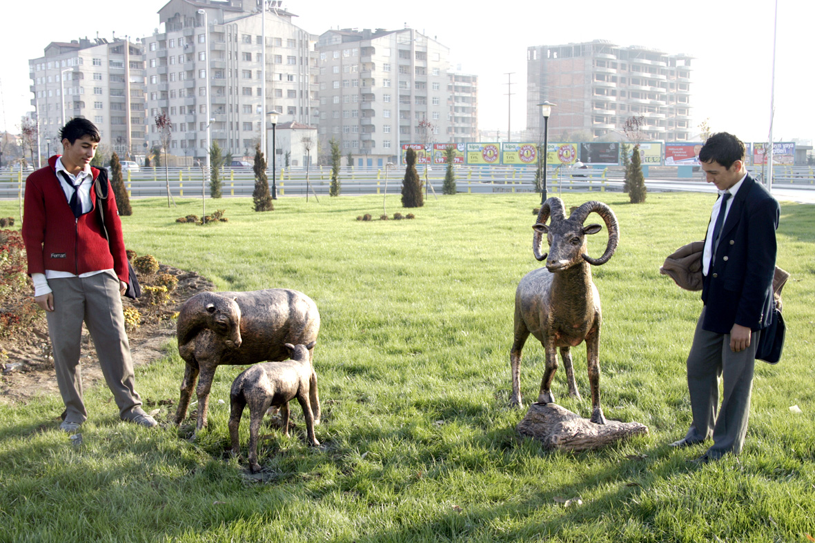 Yaban Koyunu Heykelleri İlgi Görüyor