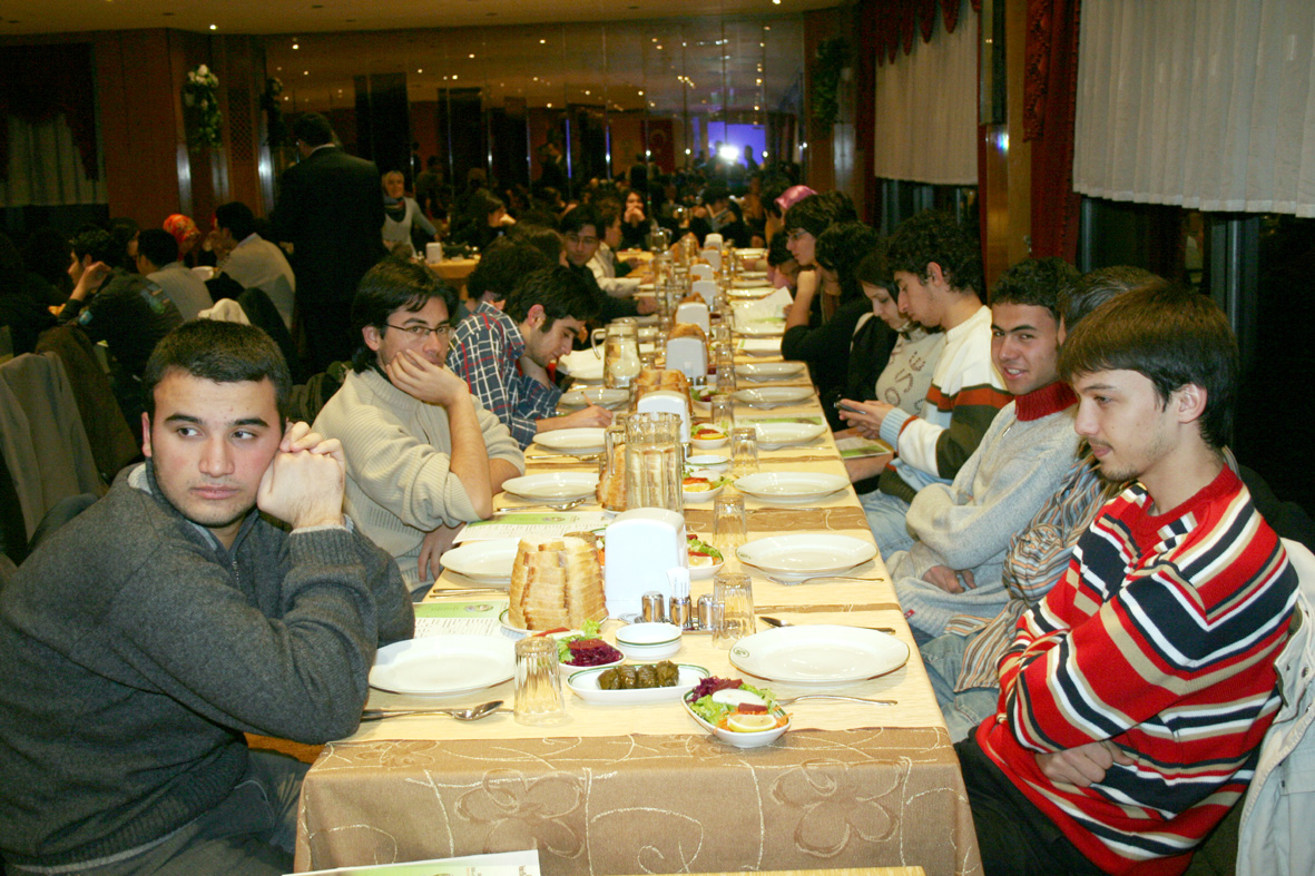Ankara'daki Konyalı Öğrenciler Eğitim Yardımlarını Alıyor