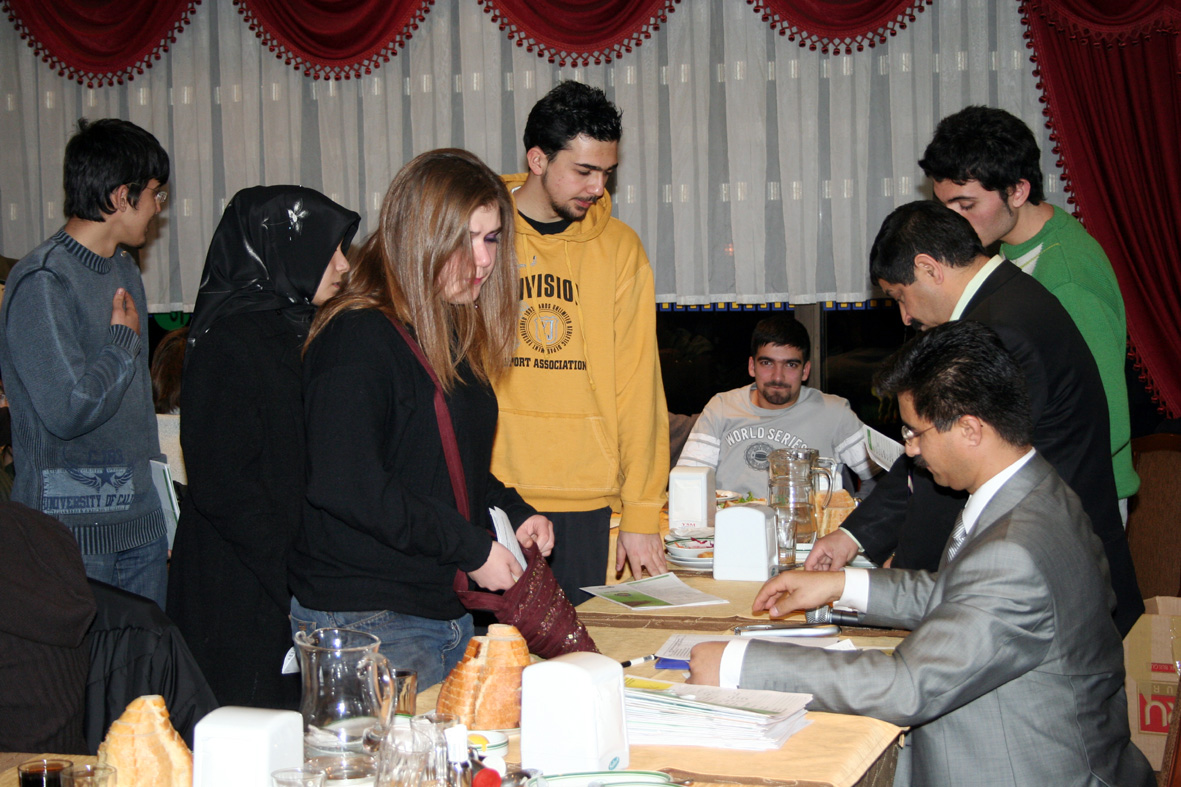 Ankara'daki Konyalı Öğrenciler Eğitim Yardımlarını Alıyor