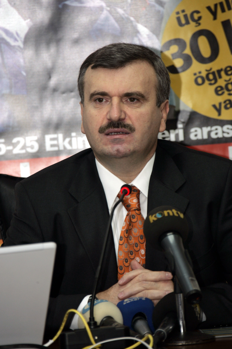 Başkan Akyürek, Eğitim Yardımı Başvurularını Başlattı