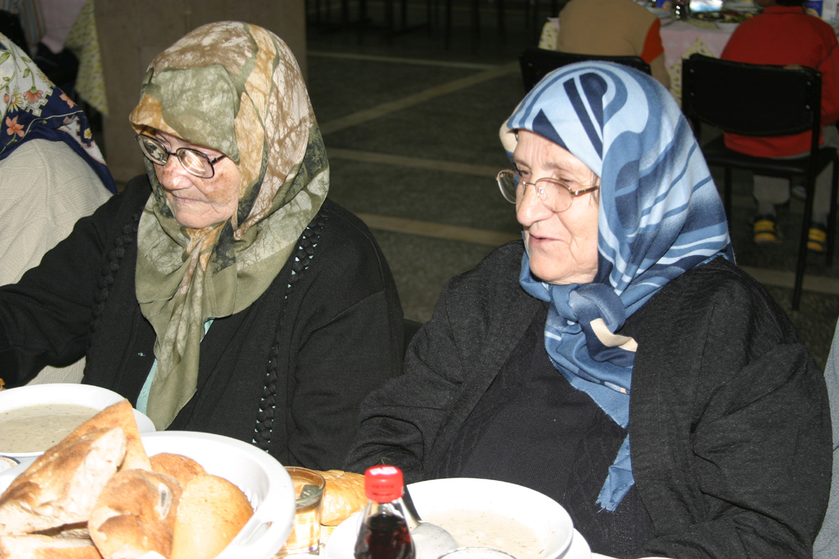 Huzurevi ve Yetiştirme Yurdu Sakinleri Başkan Akyürek İle İftarda Buluştu