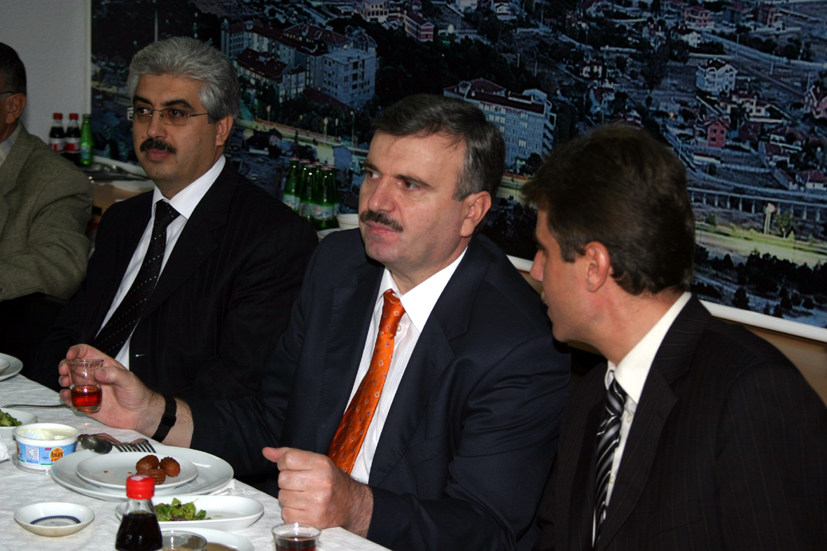 Huzurevi ve Yetiştirme Yurdu Sakinleri Başkan Akyürek İle İftarda Buluştu
