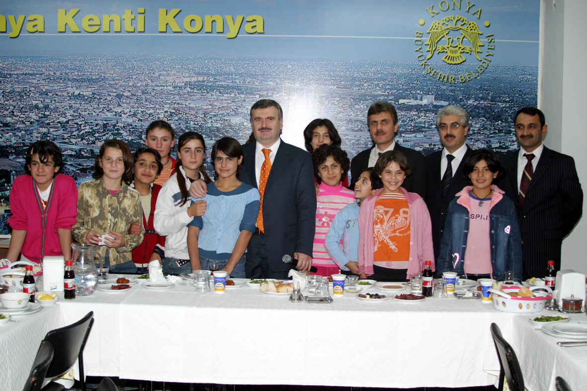 Huzurevi ve Yetiştirme Yurdu Sakinleri Başkan Akyürek İle İftarda Buluştu