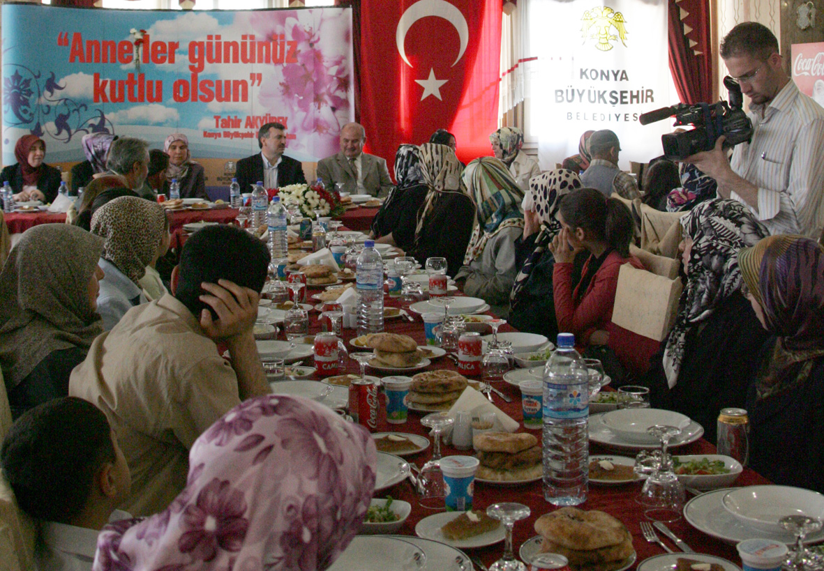 Başkan Akyürek'ten Anneler Günü'nde Anlamlı Mesajlar