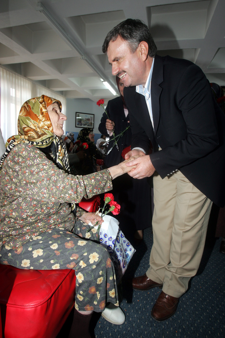 Başkan Akyürek'ten Anneler Günü'nde Anlamlı Mesajlar
