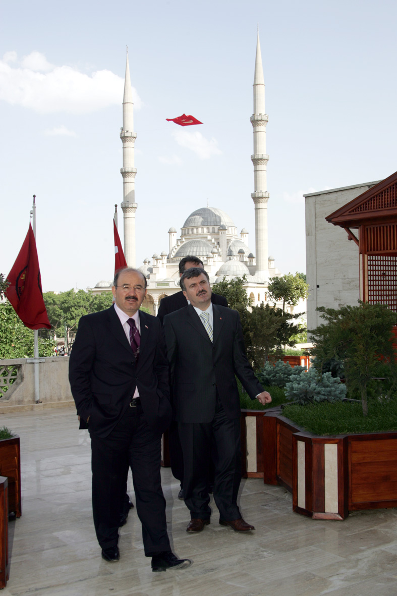 Bakan Çelik: 'Konya sürekli gelişiyor, güzelleşiyor.'
