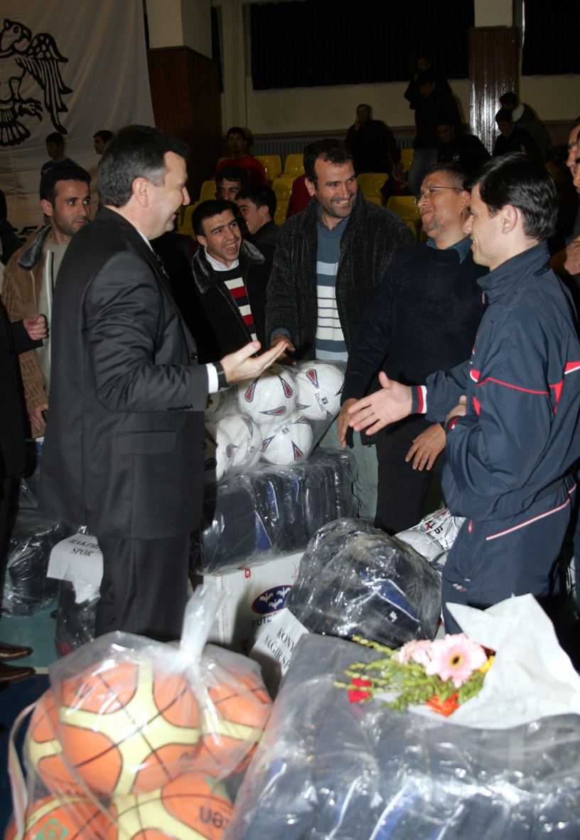 Büyükşehir'den Amatör Kulüplere Malzeme Desteği
