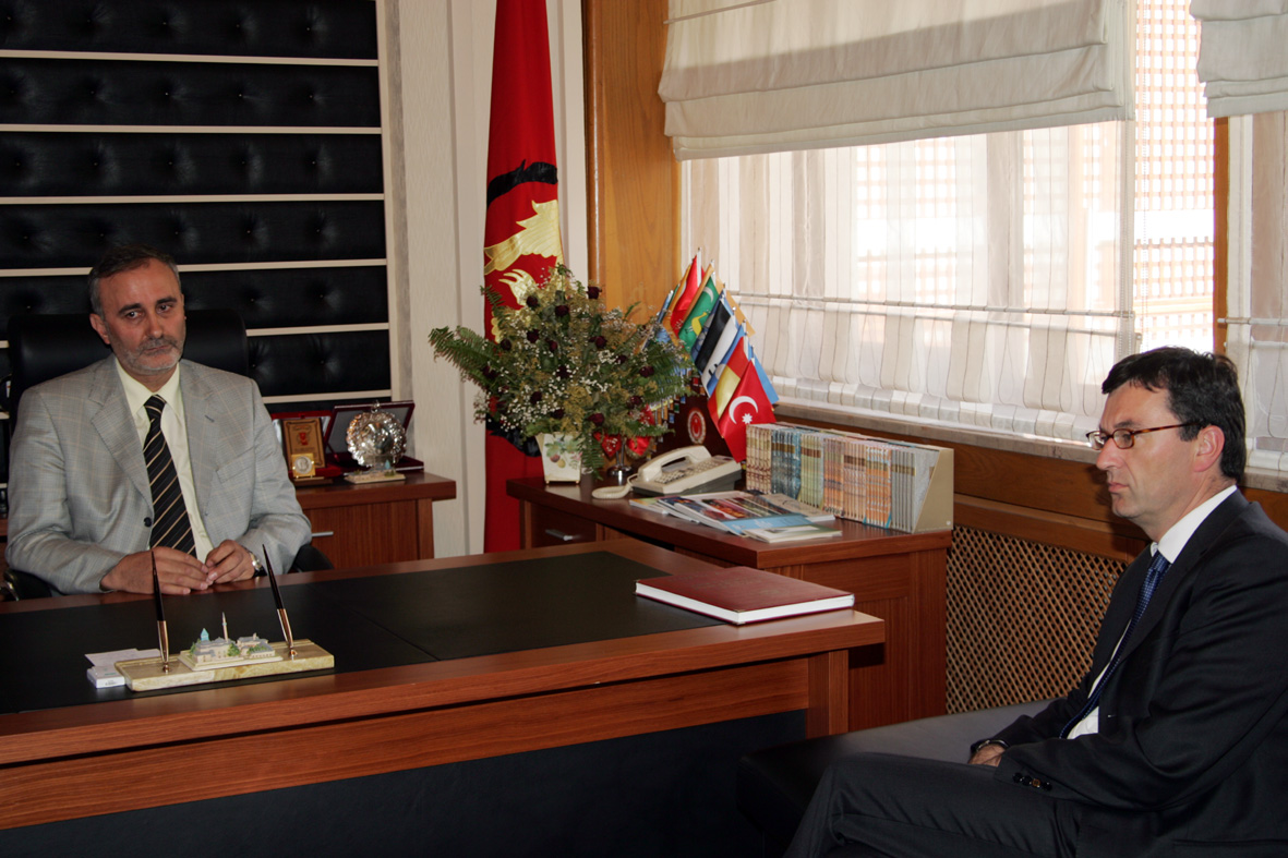 İngiltere Büyükelçisi Büyükşehir'i Ziyaret Etti