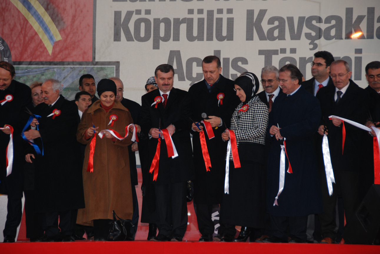 Lamcı ve Adanayolu Köprülü Kavşakları Hizmete Girdi