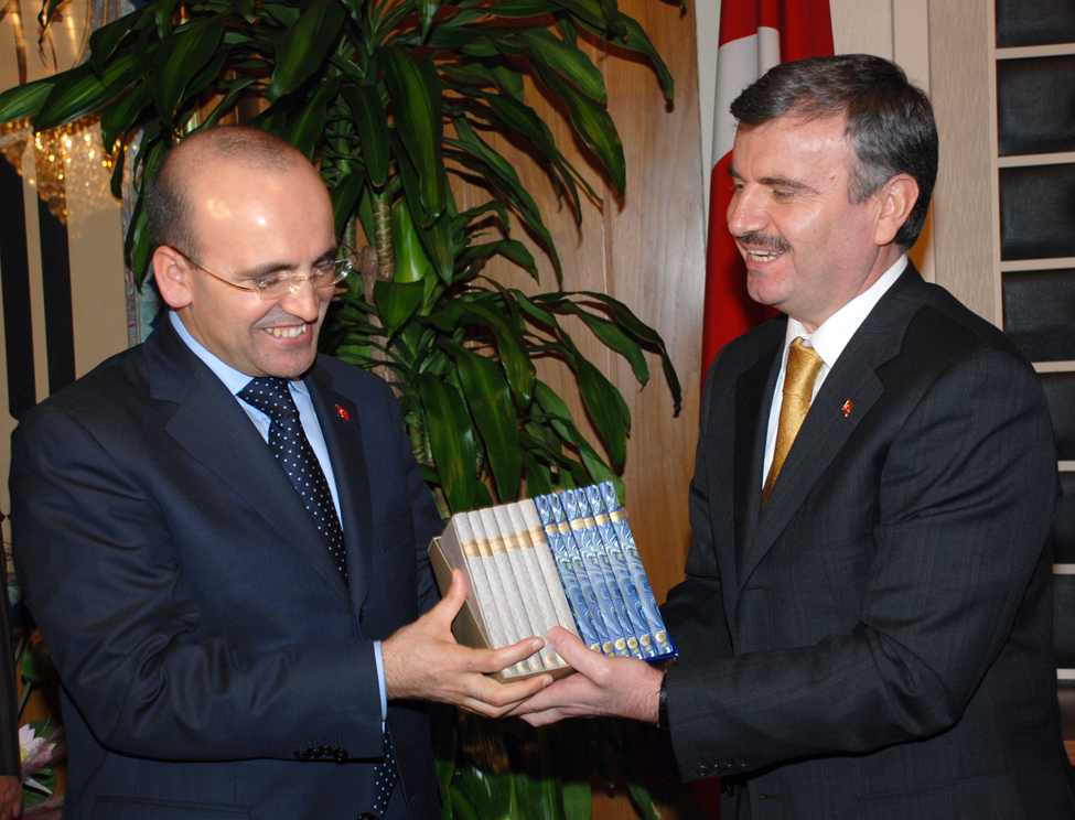 Ekonomiden Sorumlu Devlet Bakanı Mehmet Şimşek büyükşehir Belediyesi''nde