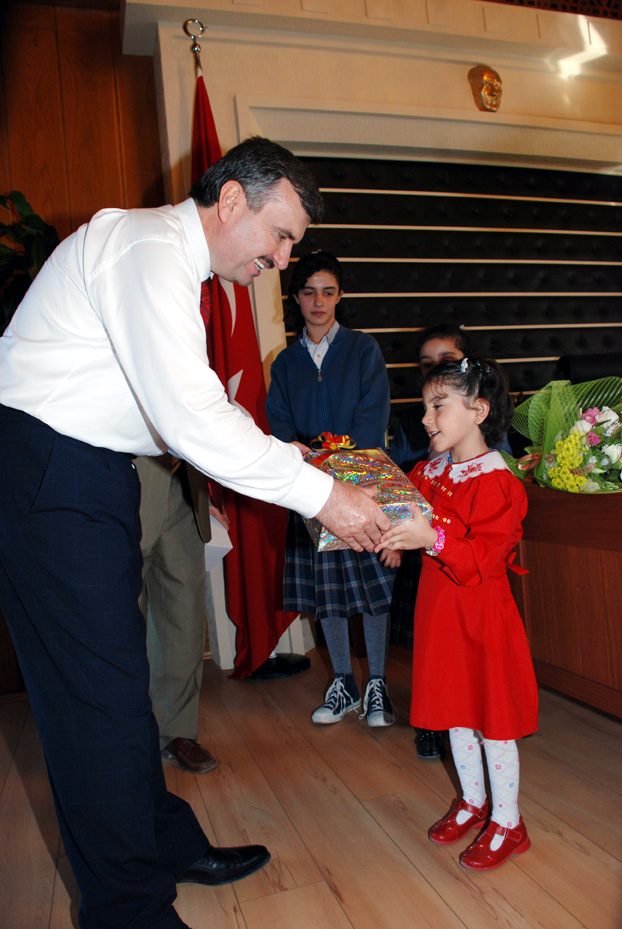 İlköğretim Öğrencileri Başkan Akyürek'i Ziyaret Etti