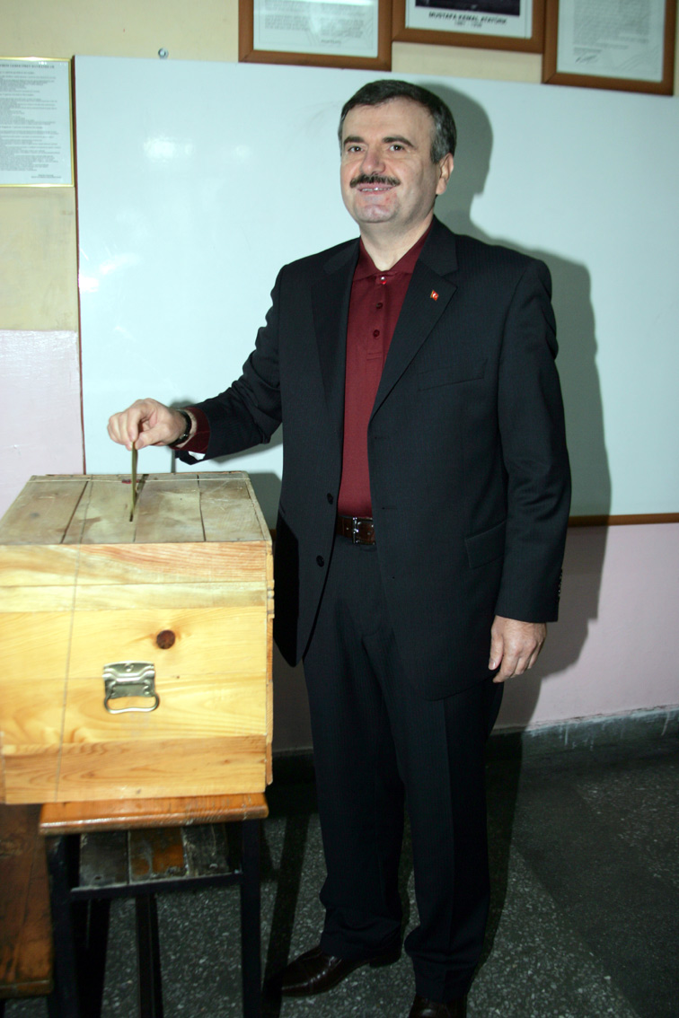 Başkan Akyürek, Referandum İçin Oyunu Kullandı