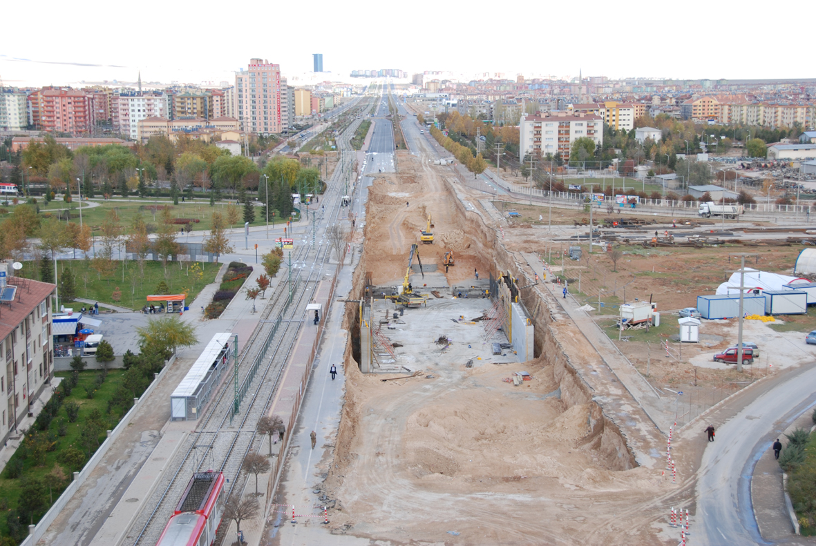 Selçuklu Ve Otogar Üstgeçitlerinde Çalışmalar Sürüyor