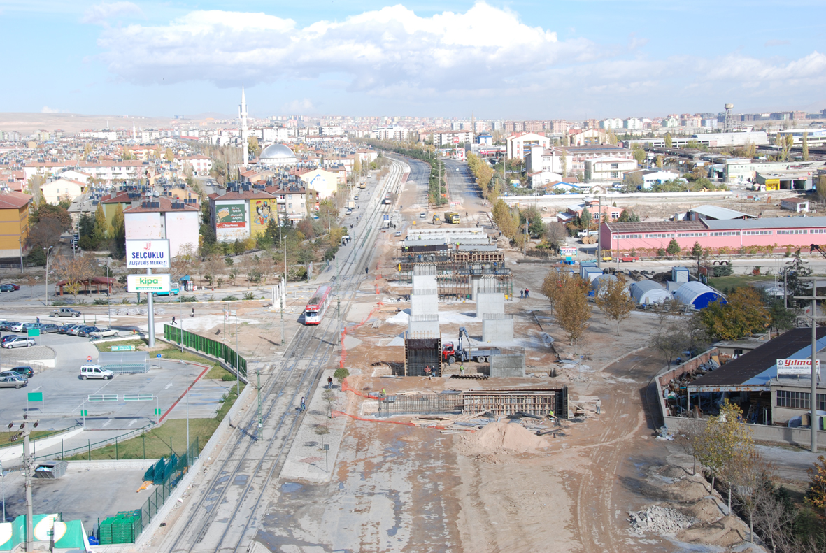 Selçuklu Ve Otogar Üstgeçitlerinde Çalışmalar Sürüyor