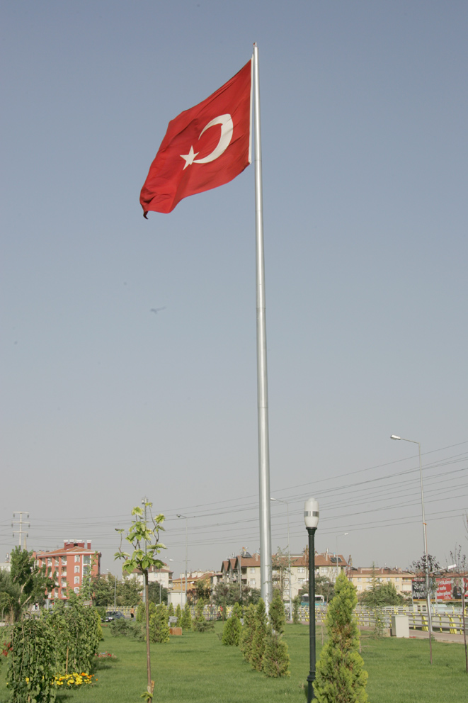 Sille Yolu'na Dev Türk Bayrağı