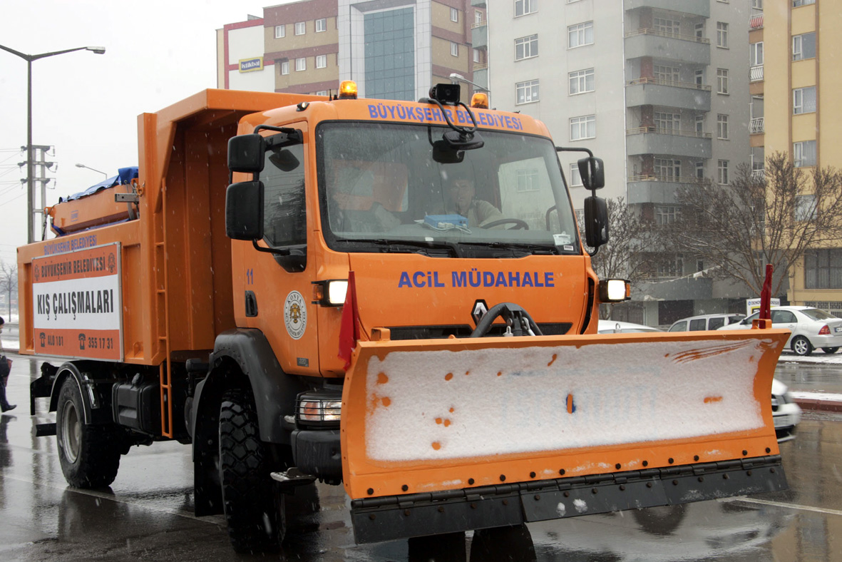 Kar ve Buzlanma İle Mücadele İçin 7 Ekip 24 Saat Çalışacak