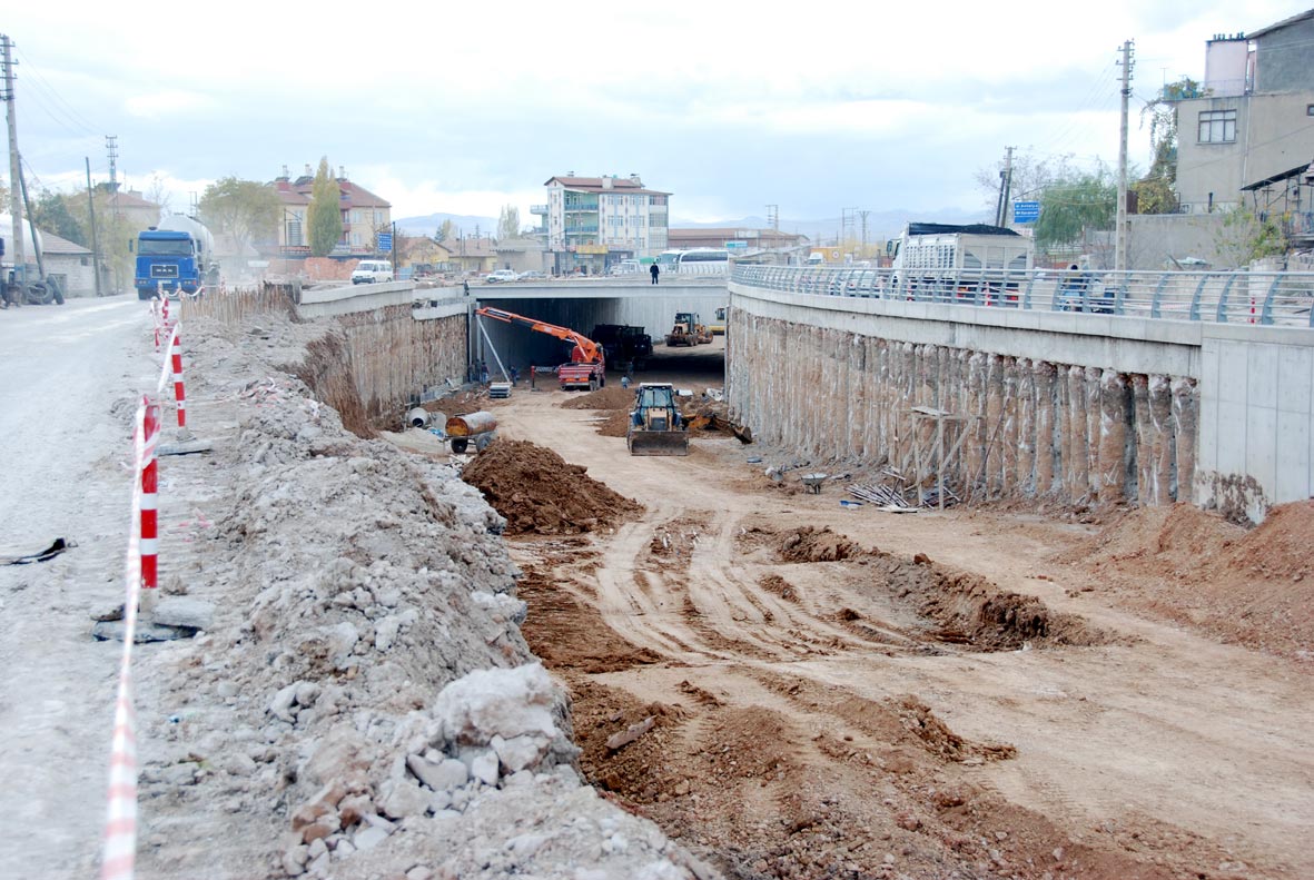 Karaman Yolu Köprülü Kavşağı İnşaatı