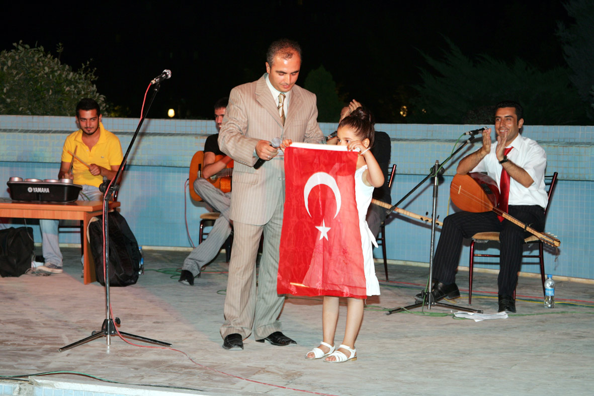 KOMEK'ten Türkü ve Şiir Gecesi