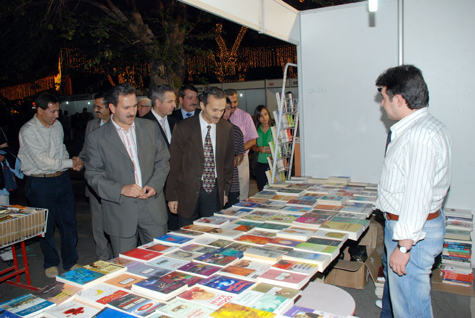 Büyükşehir Belediyesi Kitap Fuarı Açıldı