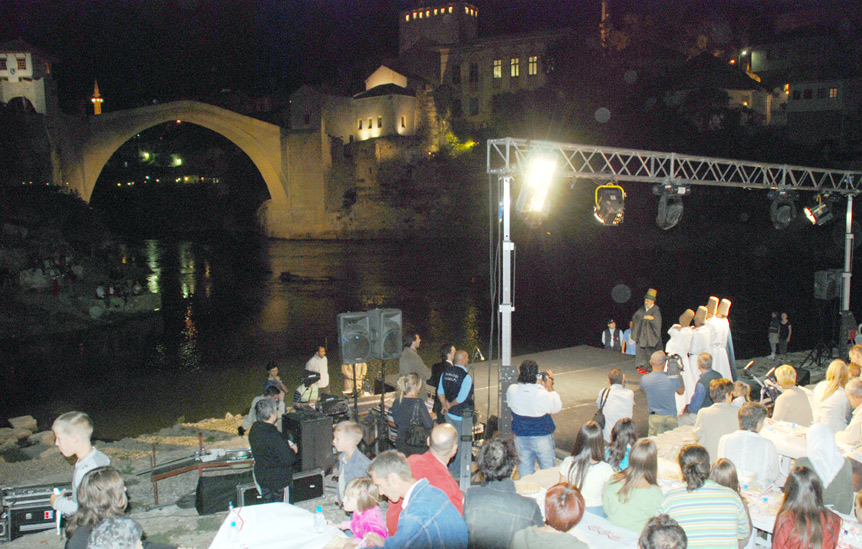 Tarihi Mostar Köprüsü'nde Sema Gösterisi