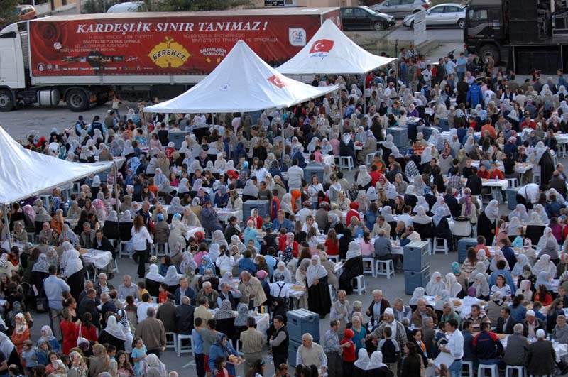 Yunanistan'daki İftar Programlarında Birlik Mesajı Verildi