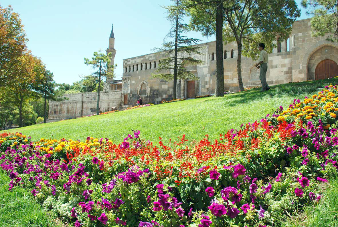 Konya Her Mevsim Çiçek Gibi