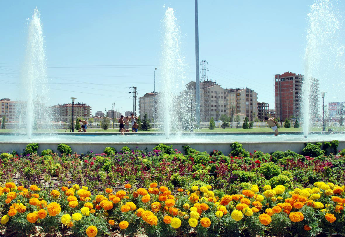 Konya Her Mevsim Çiçek Gibi