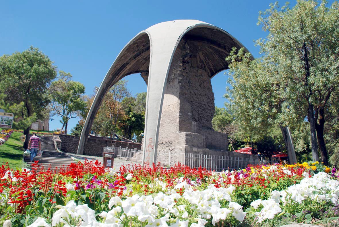 Konya Her Mevsim Çiçek Gibi
