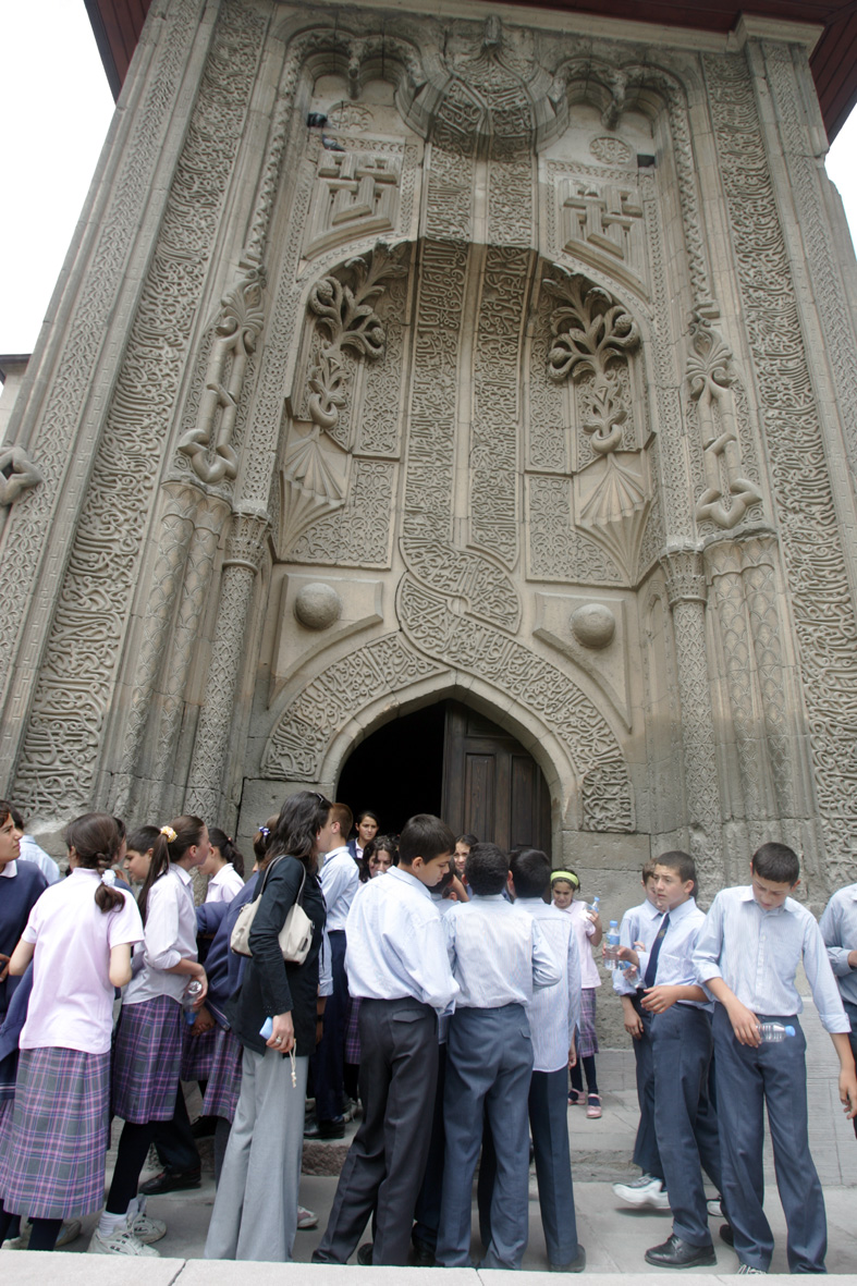 17 Bin Öğrenci Tarihi Mekanları Geziyor