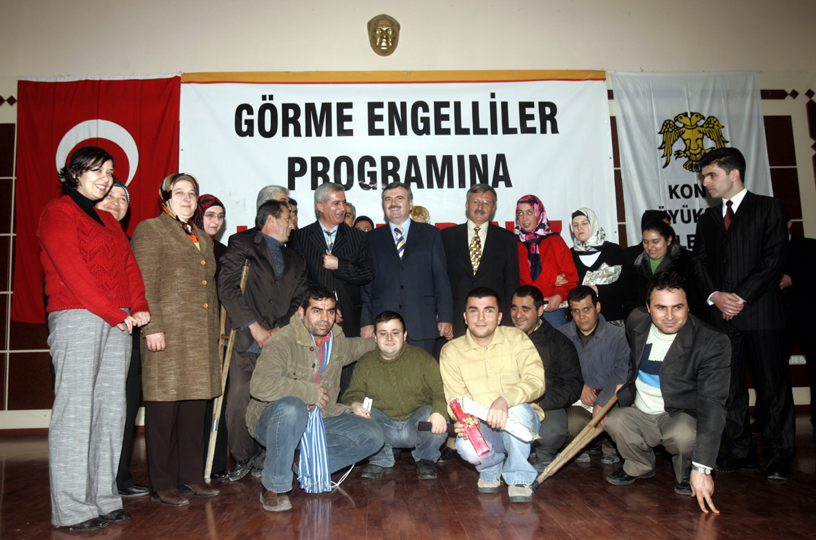 Görme Engellilere Kabartma Saat Ve Beyaz Baston
