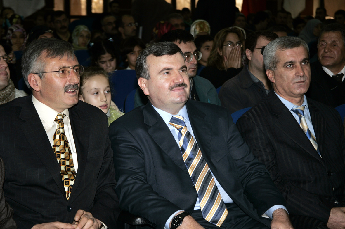 Görme Engellilere Kabartma Saat Ve Beyaz Baston