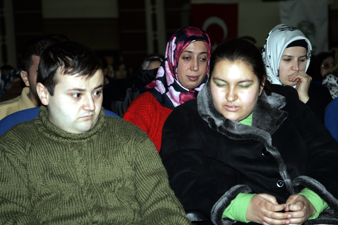 Görme Engellilere Kabartma Saat Ve Beyaz Baston