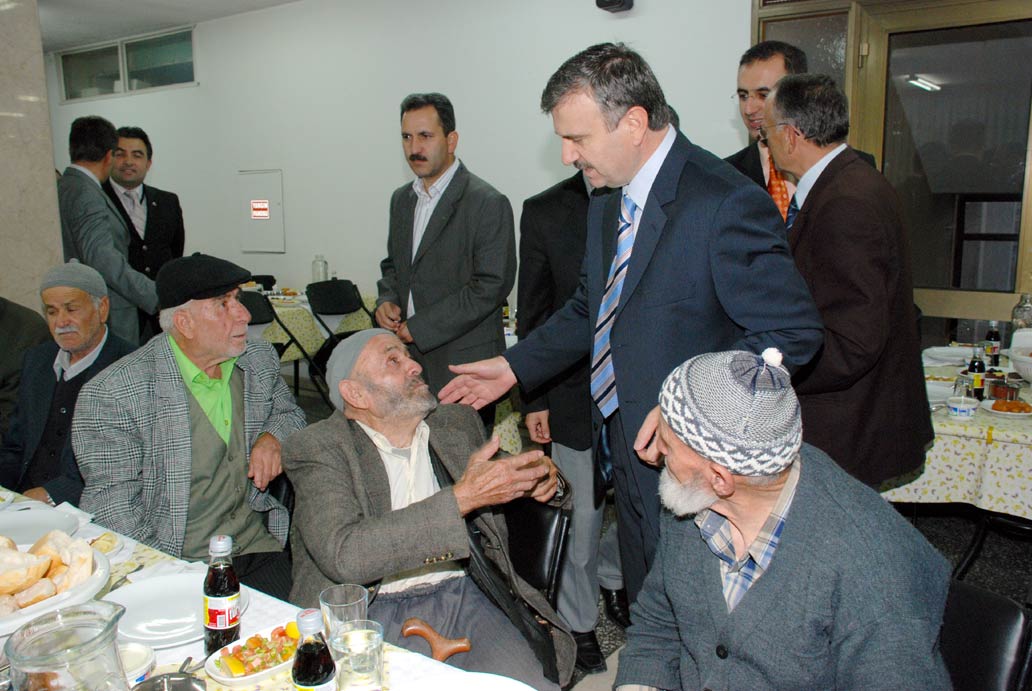 Huzurevi ve SHÇEK Sakinleri İftarda Buluştu