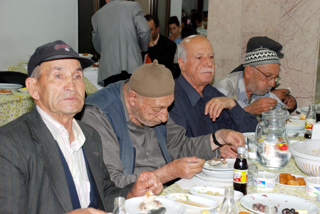 Huzurevi ve SHÇEK Sakinleri İftarda Buluştu