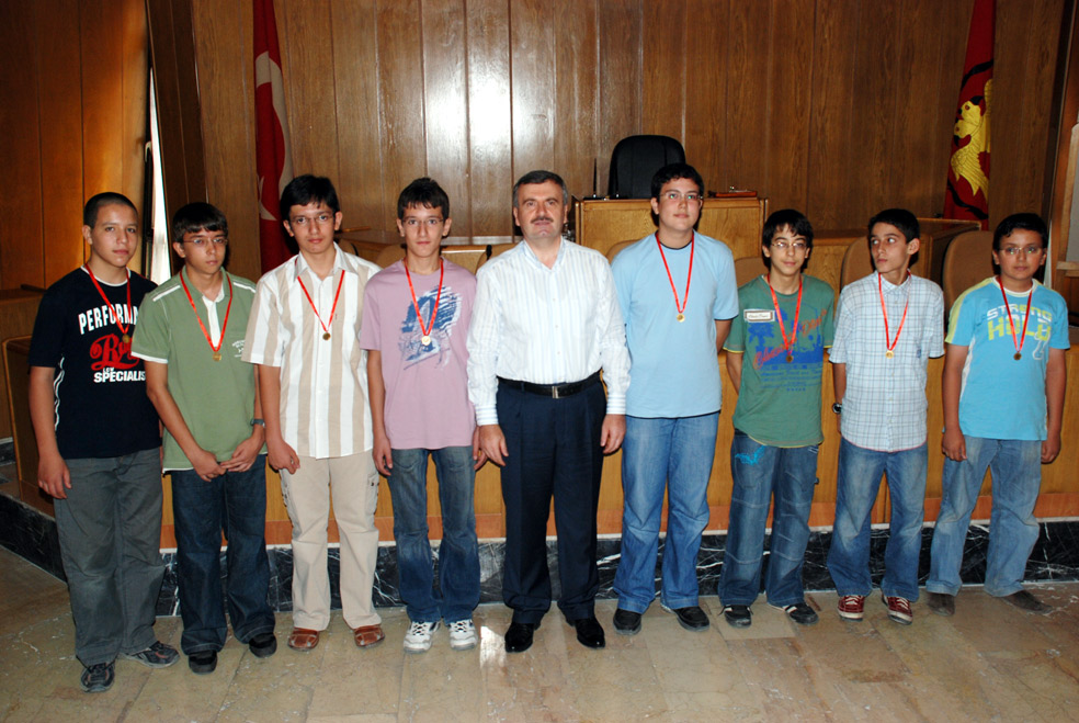 ÖSS ve OKS'de Dereceye Giren Konyalı Öğrencilere Ödül
