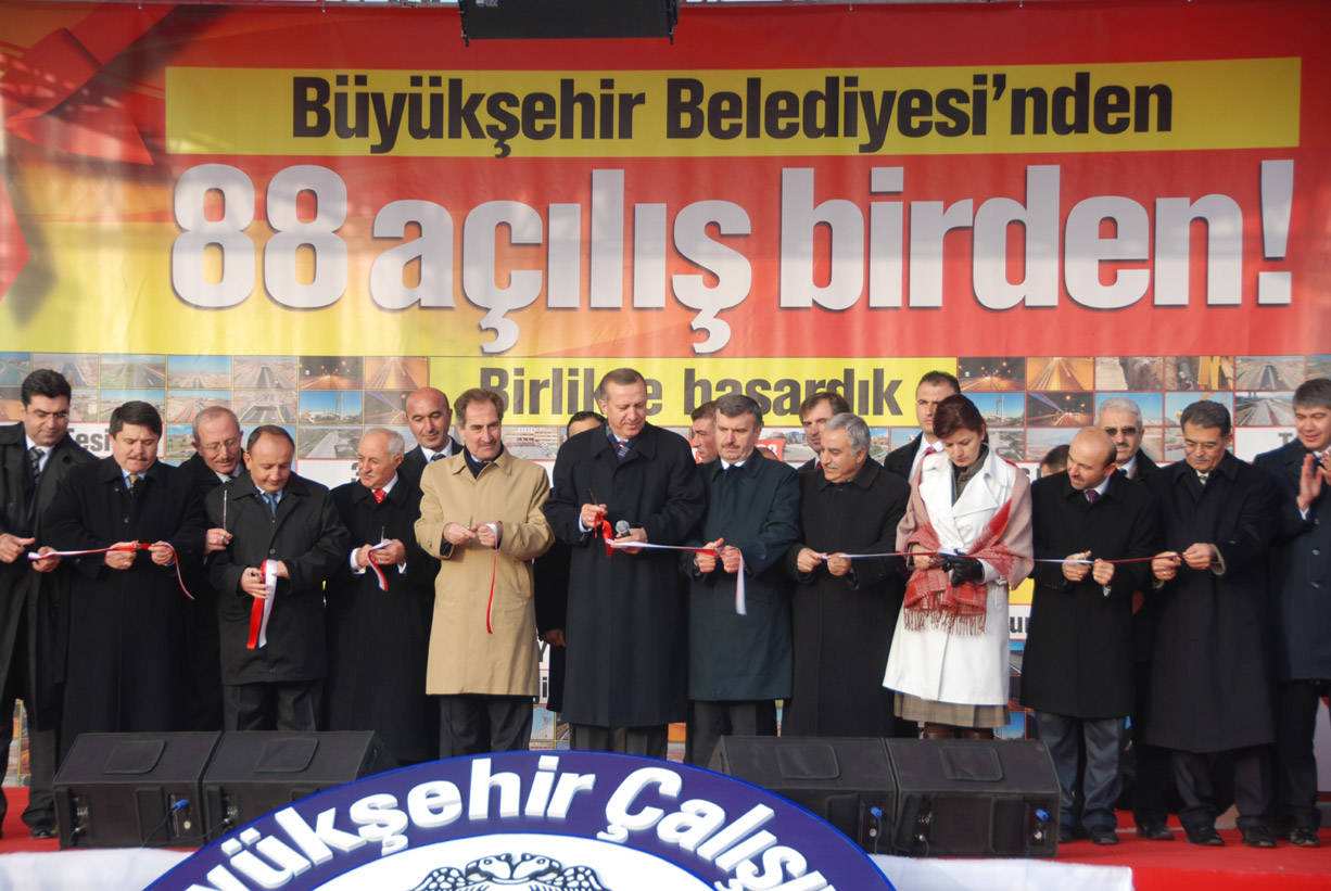 Başbakan Erdoğan Büyükşehir Belediyesi'nin 88 Yatırımının Açılışını Yaptı