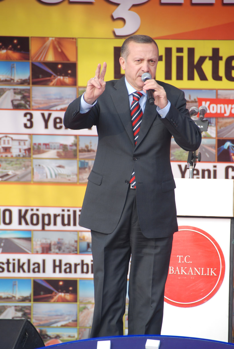 Başbakan Erdoğan Büyükşehir Belediyesi'nin 88 Yatırımının Açılışını Yaptı
