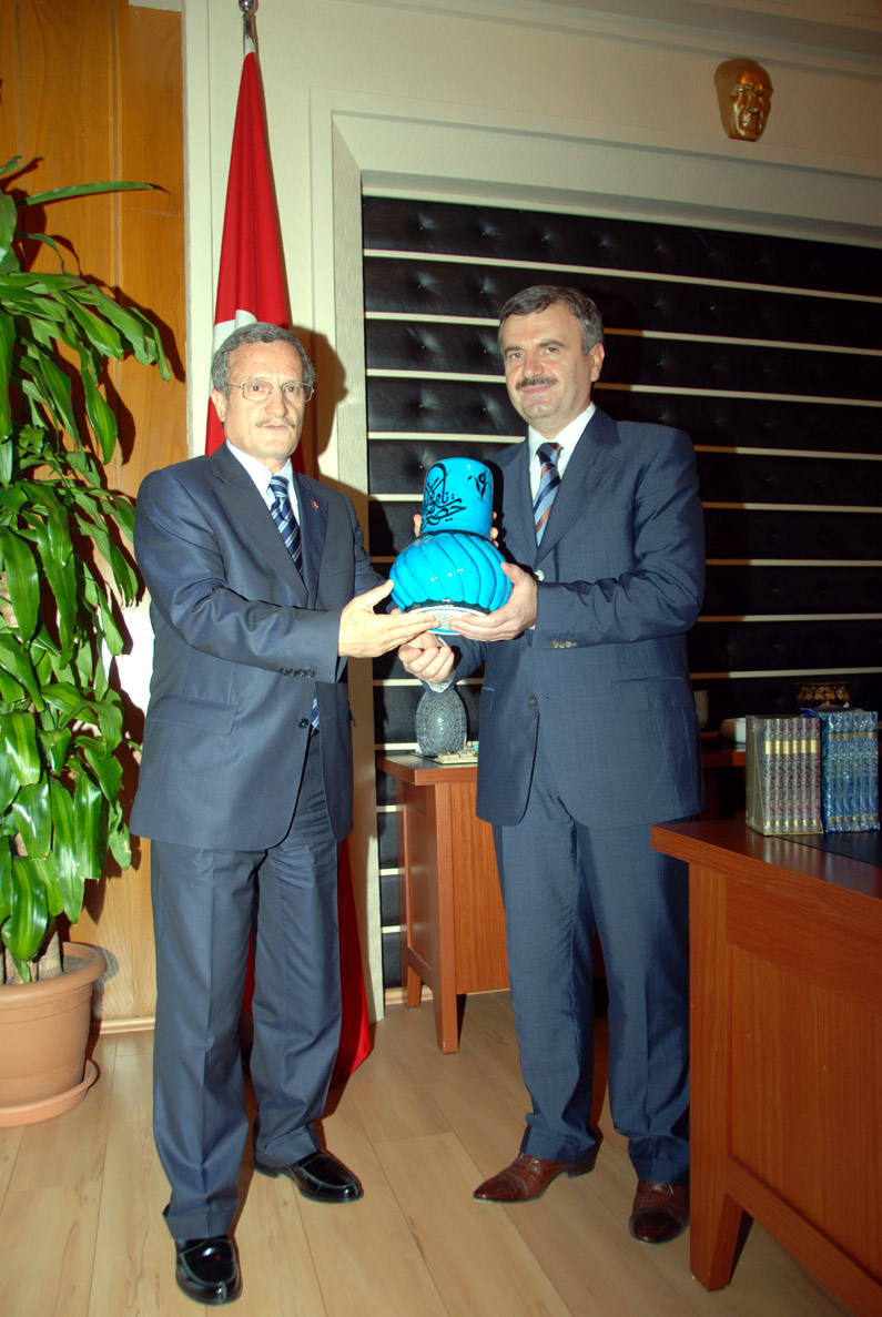 Devlet Bakanı Yazıcıoğlu Büyükşehir'i Ziyaret Etti