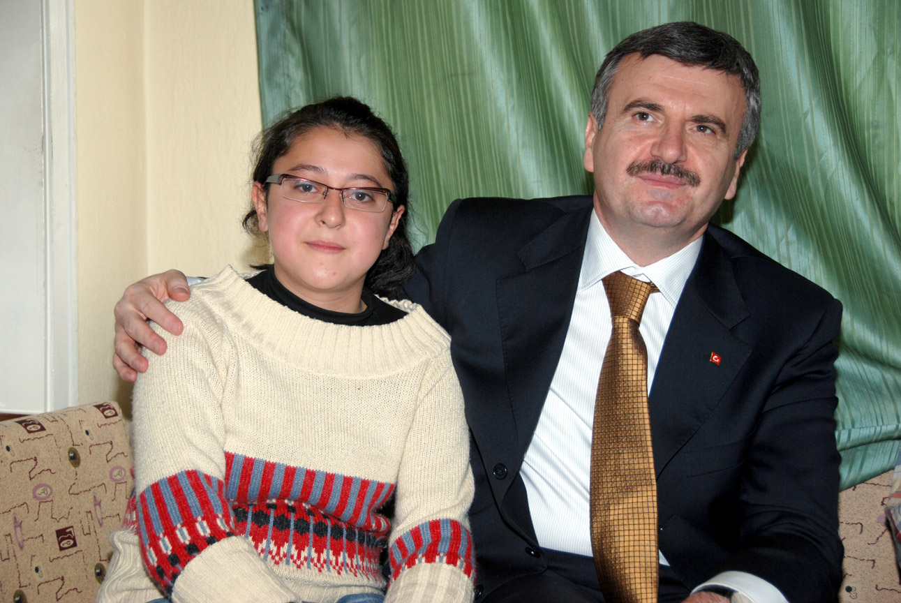 Başkan Akyürek Engelli Ailelerini Evlerinde Ziyaret Etti