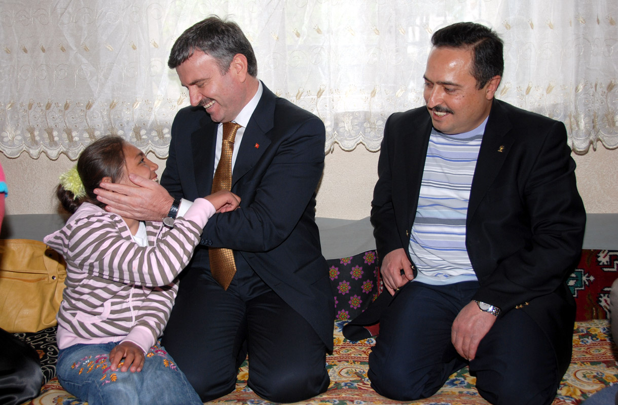 Başkan Akyürek Engelli Ailelerini Evlerinde Ziyaret Etti