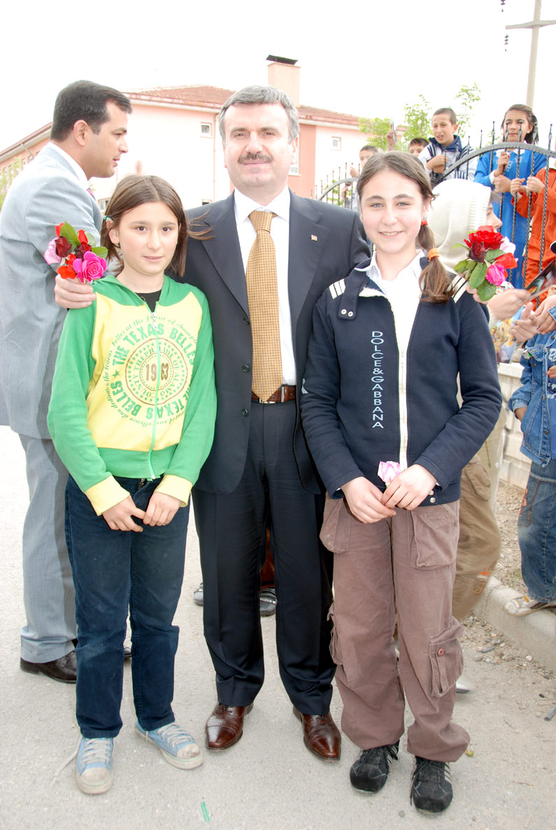 Başkan Akyürek Engelli Ailelerini Evlerinde Ziyaret Etti