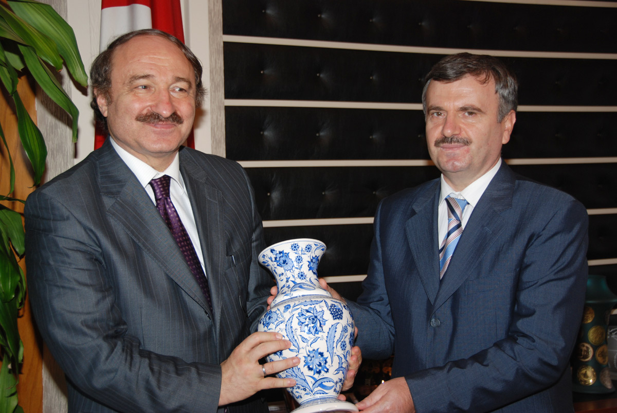 Bakan Özak'tan Başkan Akyürek'e Ziyaret